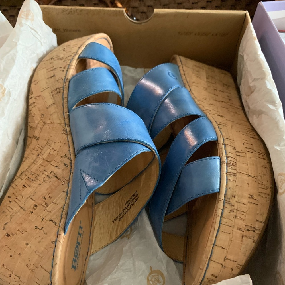 Women’s BORN Kapiti sandals.